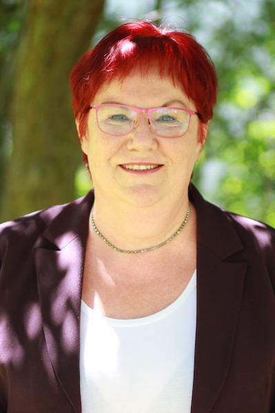 60e6337d844ae91bdcbe263f_dana_kuchtova